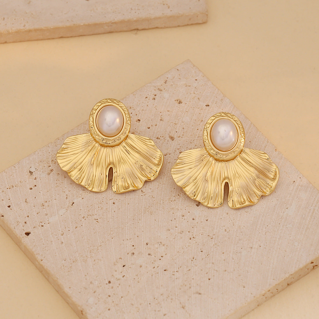 Orecchini a perno in acciaio inossidabile con design a cuore e floreale stile OL alla moda
