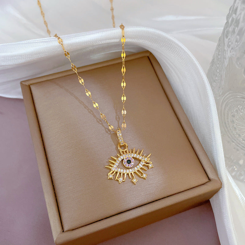 Collana con ciondolo a occhio in acciaio al titanio, stile fumetto, micro-pavé di zirconi per donna, catena delicata per clavicola
