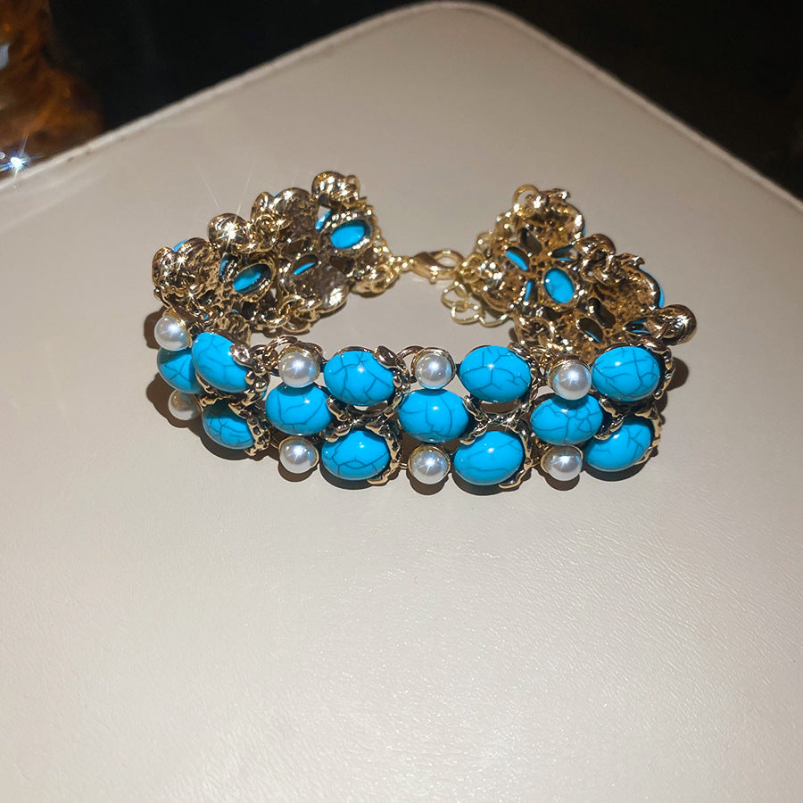 Set di collana con ciondolo rotondo in perle finte placcato in stile vintage con bracciale e orecchini abbinati da donna