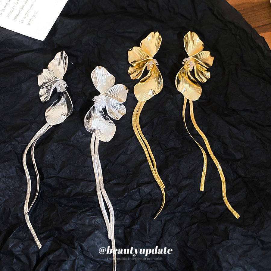 Orecchini Retrò Floreali con Petali in Metallo Placcato Oro e Perni in Argento Sterling 925 per Donna, Leggeri per un Lusso Quotidiano