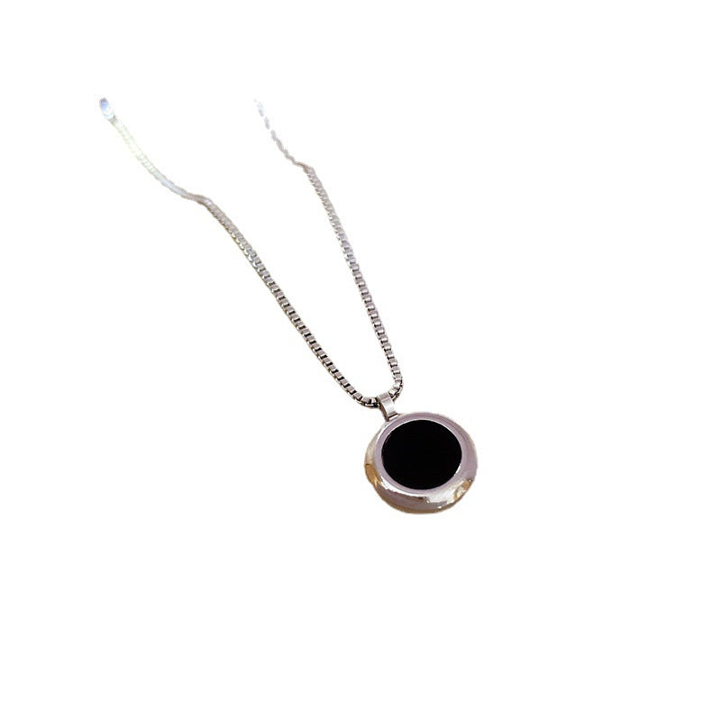 Minimalist Geometric Mother-of-Pearl Round Pendant Necklace in Titanium Steel with Gold Plating for Women and Men