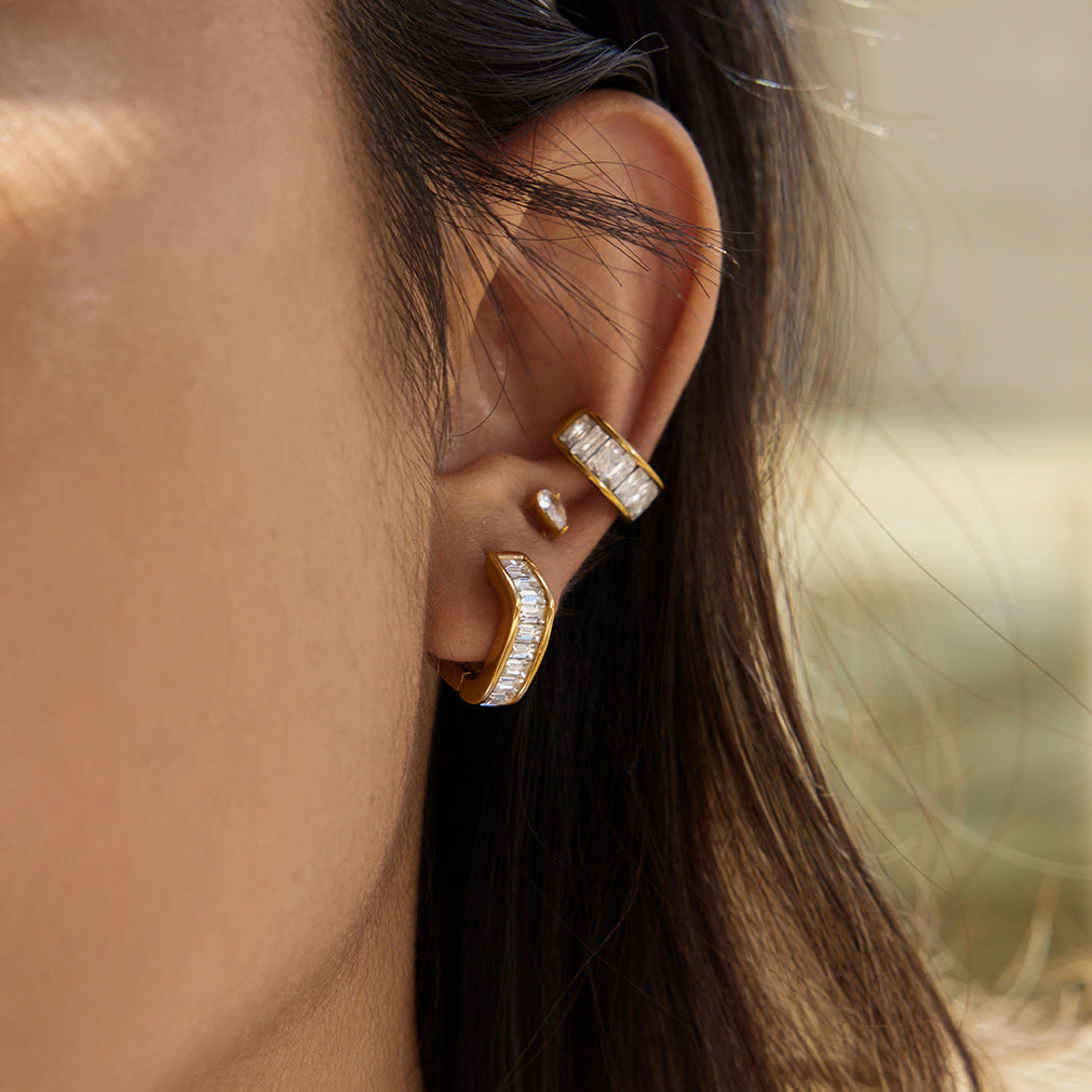 Orecchini geometrici in acciaio inossidabile con intarsio di strass da donna, orecchini a cerchio placcati di lusso, polsini alla moda resistenti allo sbiadimento