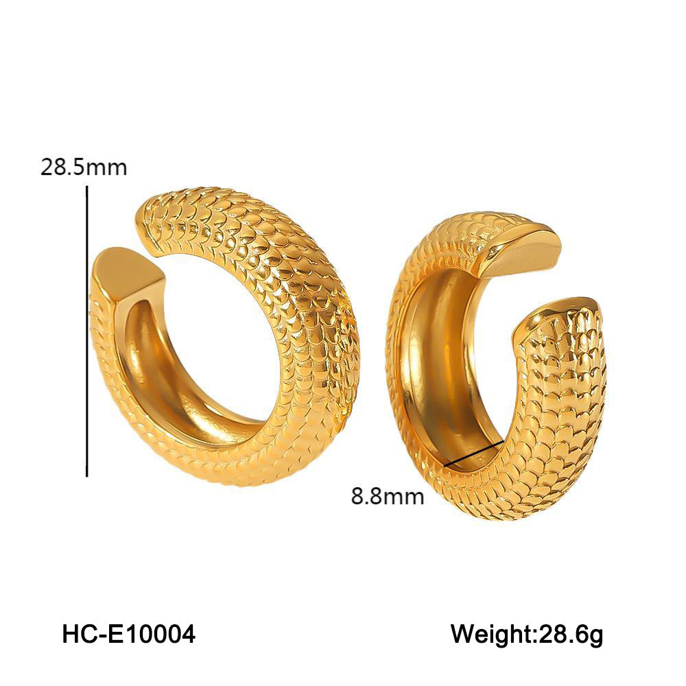 Geometric Hollow Ear Clip for Women in Stainless Steel with Gold Plating and Hammered Texture
