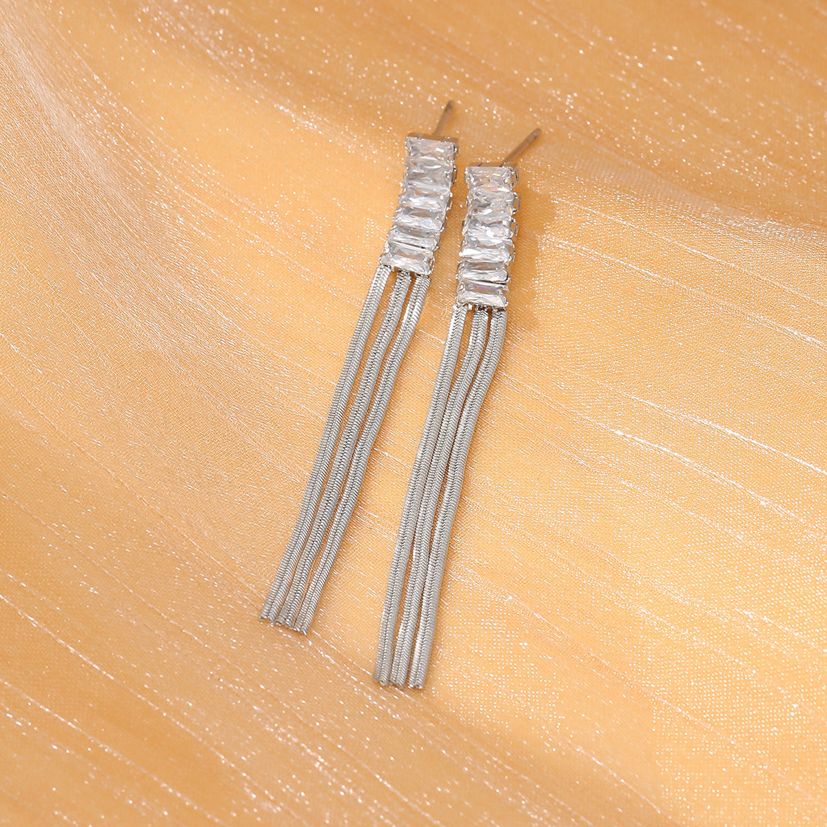 Pendientes de acero inoxidable con borlas de moda para mujer con acabado chapado, joyas elegantes y versátiles de estilo lujoso