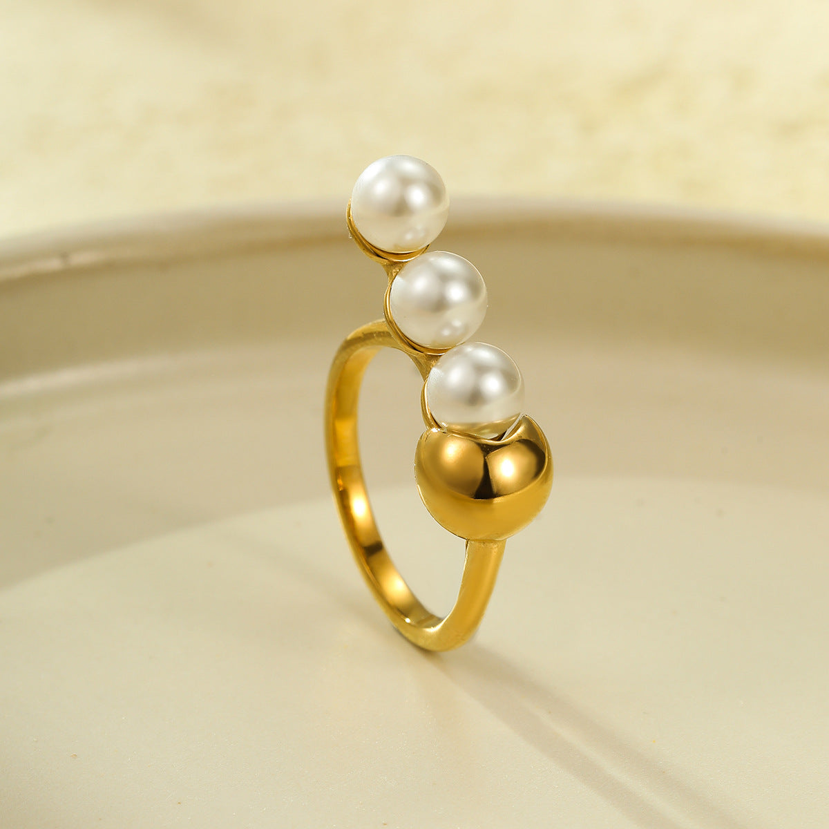 Anello da donna minimalista geometrico in acciaio inossidabile con placcatura in oro 18 carati e intarsio di perle