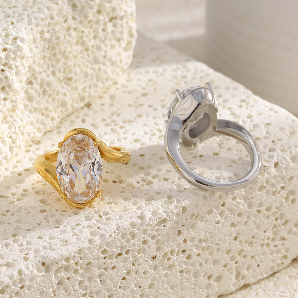 Anillo de lujo minimalista de circonita ovalada de acero inoxidable chapado en oro de 18 quilates para mujer