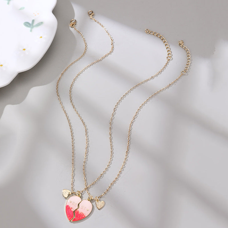Collana minimalista a forma di fiocco in lega con ciondolo a gatto in resina e finitura smaltata per bambine dai 3 ai 10+ anni