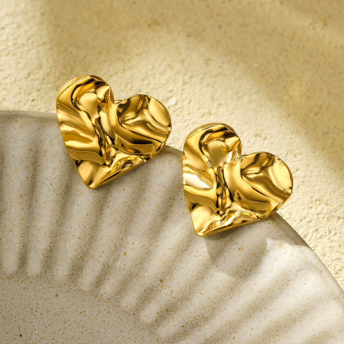 Retro French-Style Wavy Ruffled Heart-Shaped Titanium Steel Earrings for Women with Plated Finish