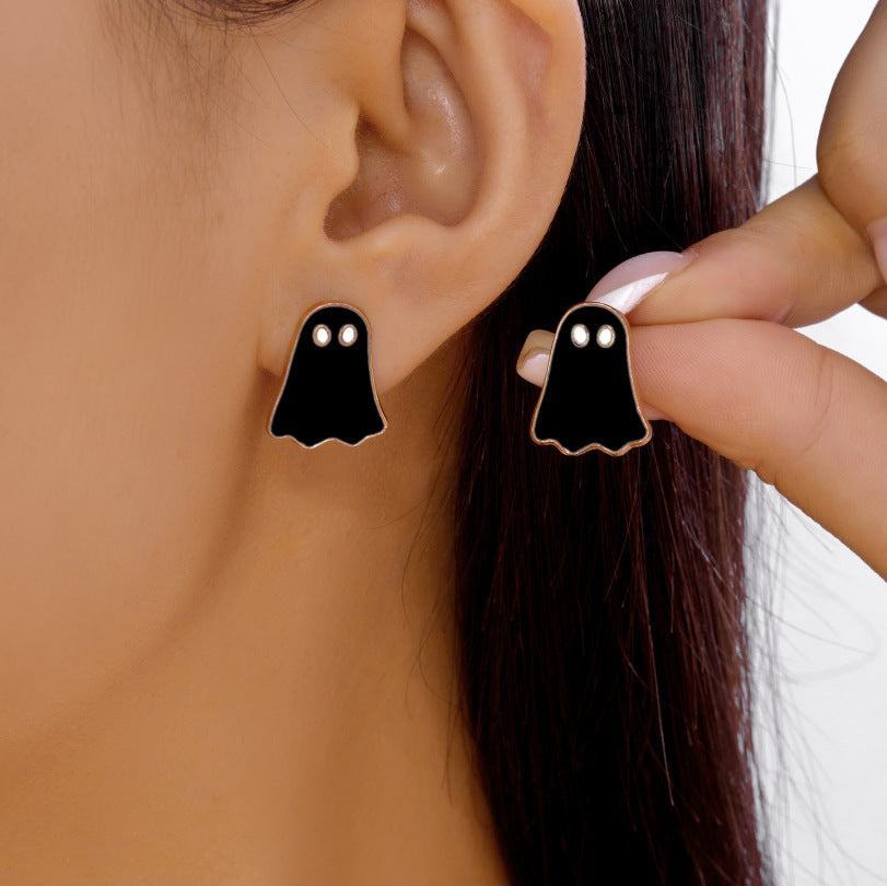 Collana con ciondolo fantasma di Halloween giocoso da donna, accessorio di moda minimalista in lega galvanizzata con design bianco e nero