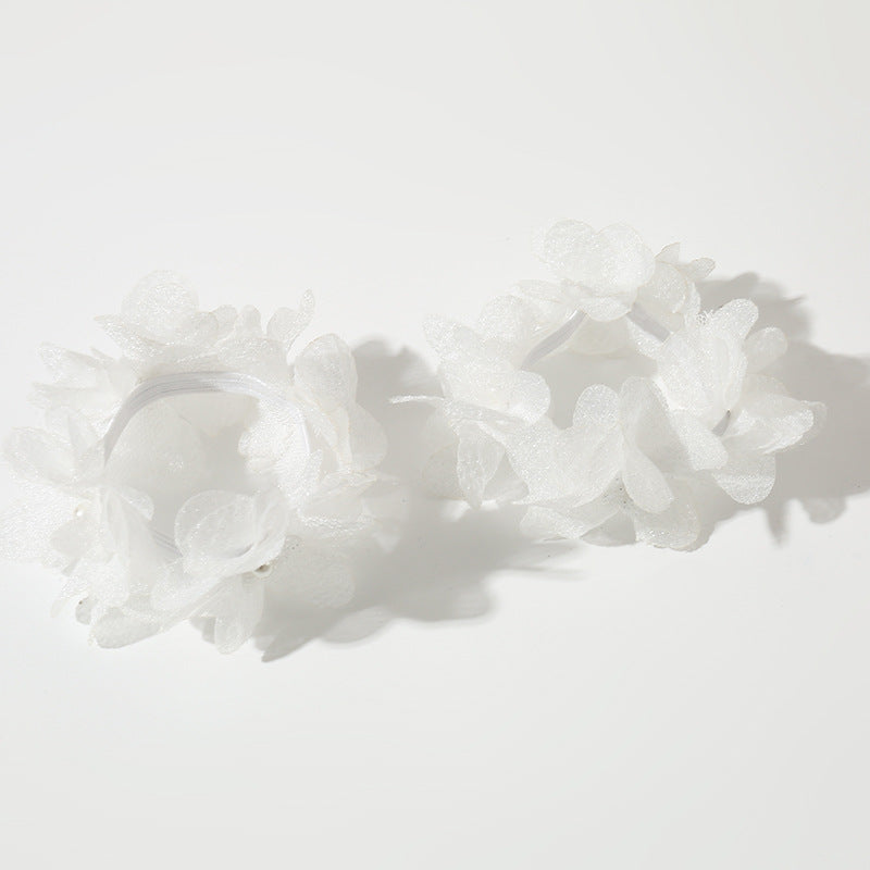 Set Minimalista di Elastici per Capelli per Bambina in Tulle Bianco con Fiori e Decorazioni di Perle