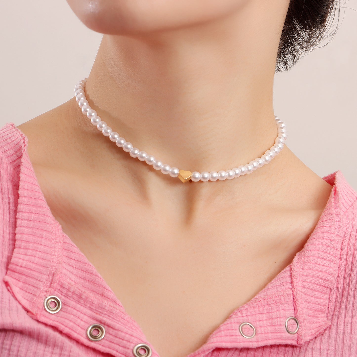 Minimalist Heart-Shaped Alloy Pendant Necklace with Pearl Accents and Gold Plating for Women