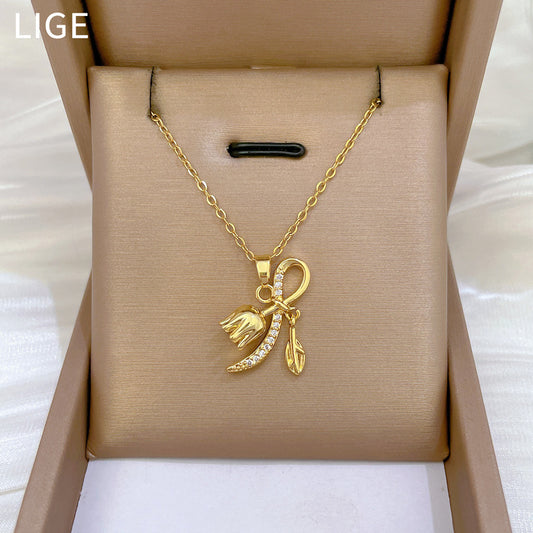 Collar Minimalista Geométrico Orquídea Campana para Mujeres y Hombres Cadena de Acero Inoxidable con Colgante de Cobre y Detalles de Pedrería