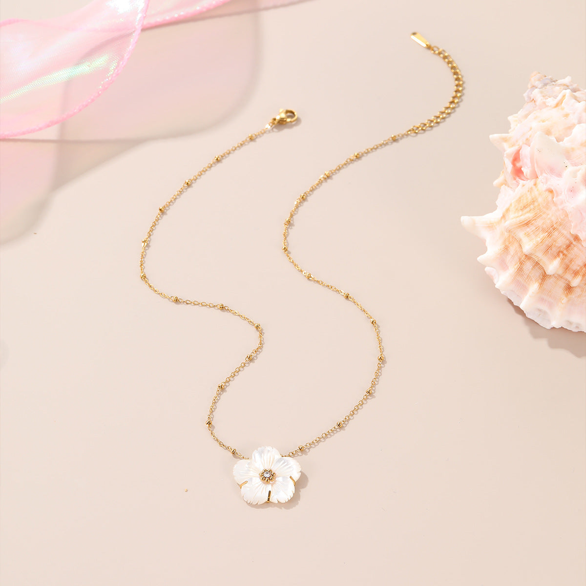 Fashionable Floral Geometric Stainless Steel Necklace with 18K Gold Plating for Women