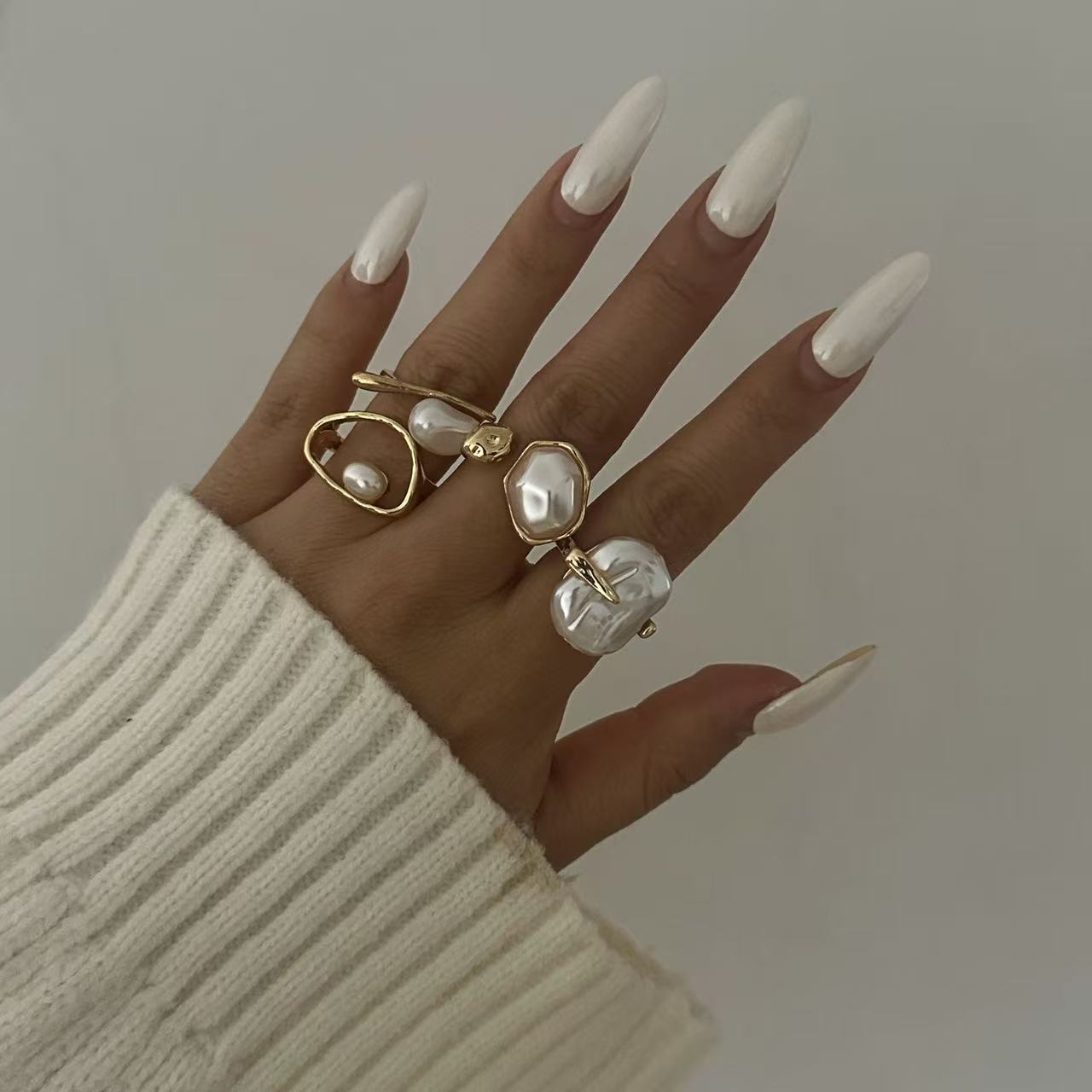 Vintage Geometric Alloy Plated Ring with Irregular Baroque Pearl and Rhinestone for Women