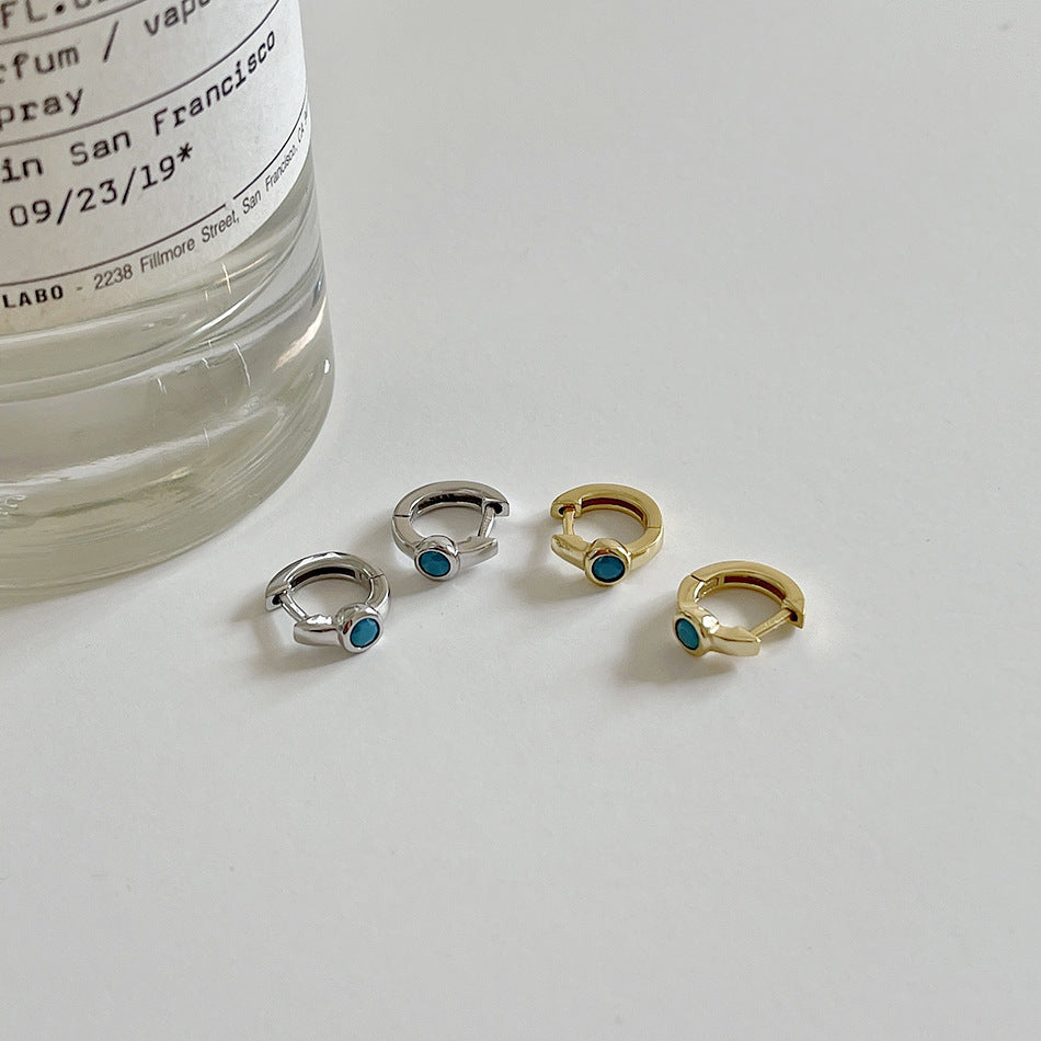 Dulces pendientes de aro minimalistas de plata de ley 925 con circonita cúbica azul