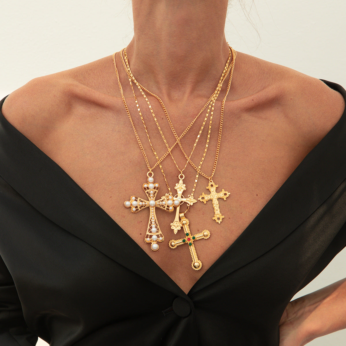 Collar con colgante de cruz geométrica Hip Hop con aleación bañada e incrustaciones de perlas de imitación para mujer