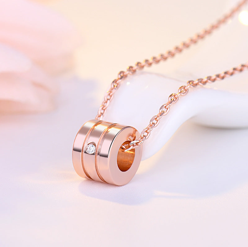 Collana con Pendente Minimalista in Acciaio al Titanio con Strass e Catena a O Placcata Oro da Donna