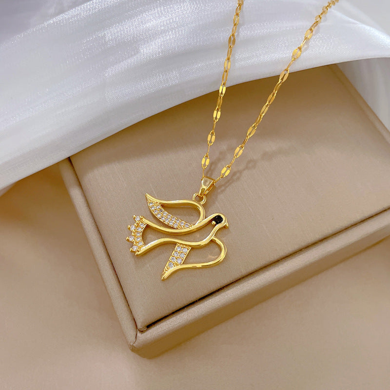 Collar Minimalista de Acero de Titanio con Forma de Mariposa e Incrustaciones de Pedrería para Mujeres y Hombres, Delicada Cadena para Clavícula