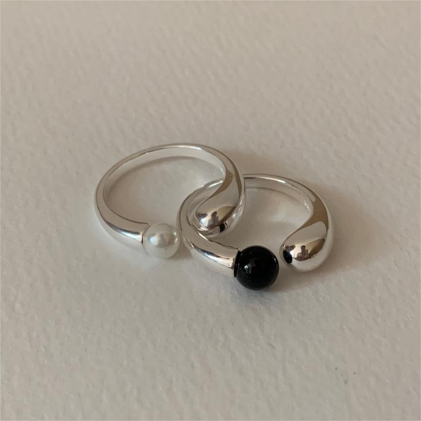 Minimalist Heart-Shaped 925 Sterling Silver Ring with Beveled Square Accents for Women