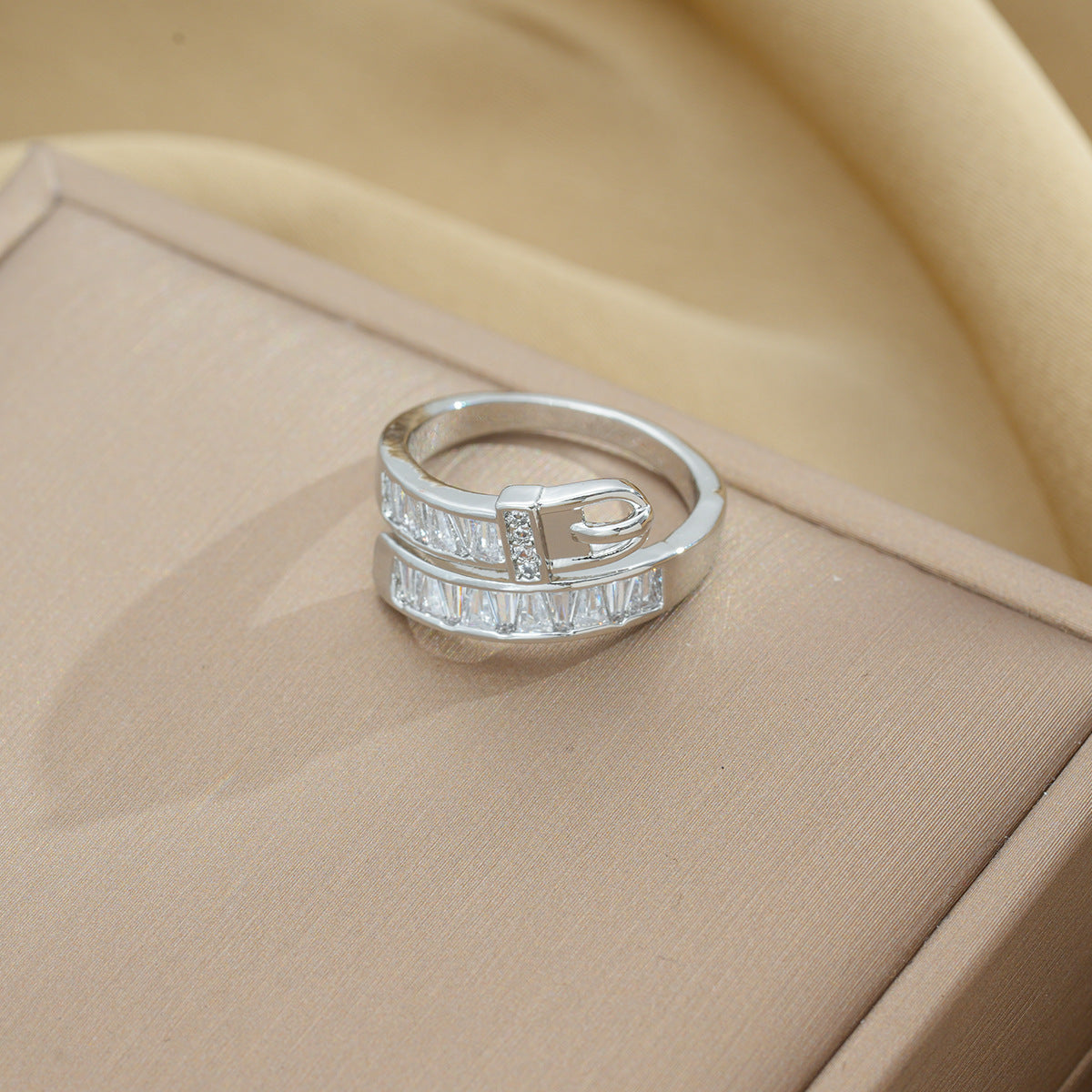 Anello in Acciaio al Titanio Geometrico Minimalista con Accenti di Zirconia per Donna Gioielli alla Moda con Fascia Aperta Regolabile