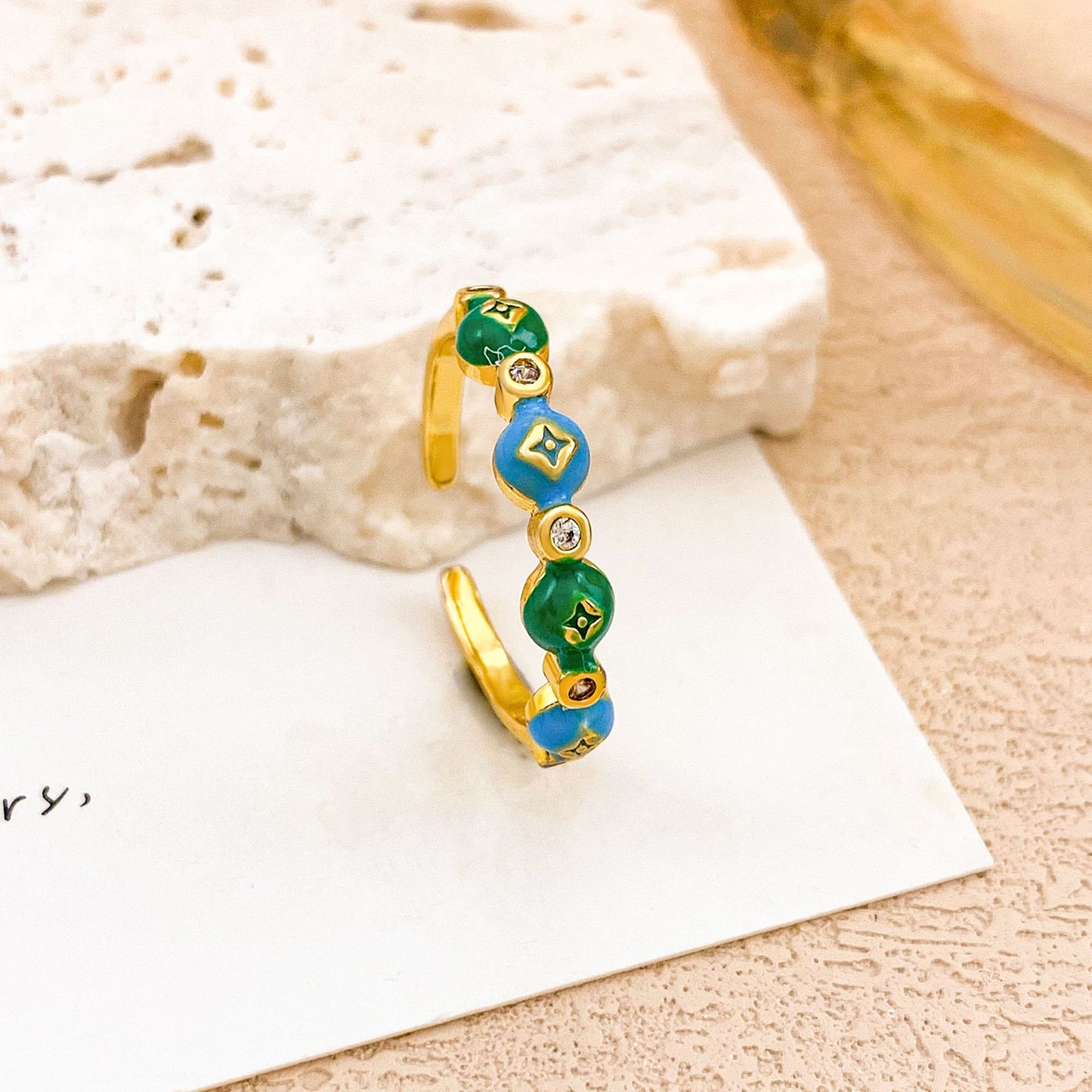 Anello in lega placcato oro con fiori a goccia smaltati per donna