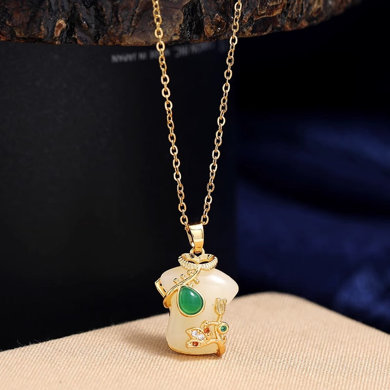 Minimalist Tulip-Shaped Titanium Steel Pendant Necklace with Gold-Plated Alloy Inlay for Women