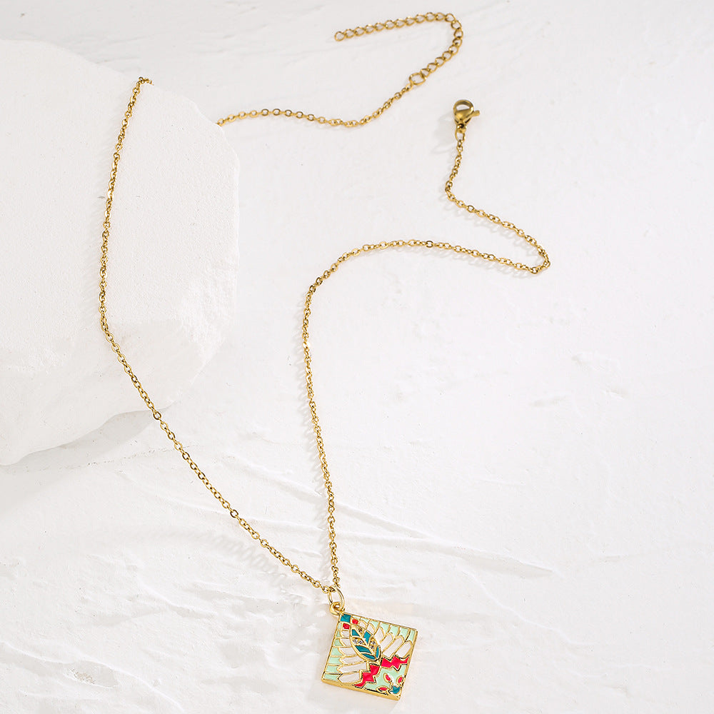 Collana con ciondolo geometrico bohémien da donna con base in rame placcata in oro vero e zirconi micro-incastonati