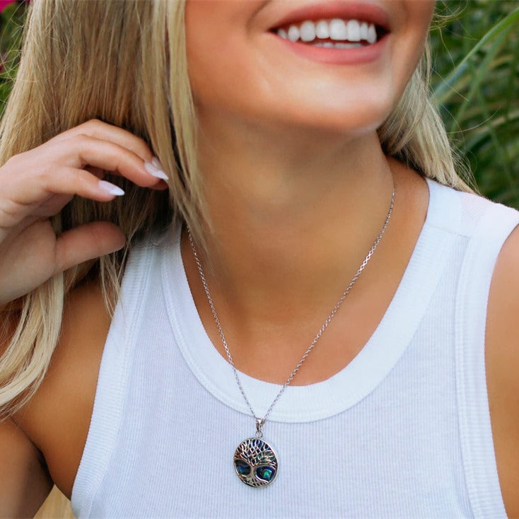 Collana girocollo minimalista con ciondolo rotondo a forma di albero della vita in acciaio inossidabile con finitura galvanica, unisex