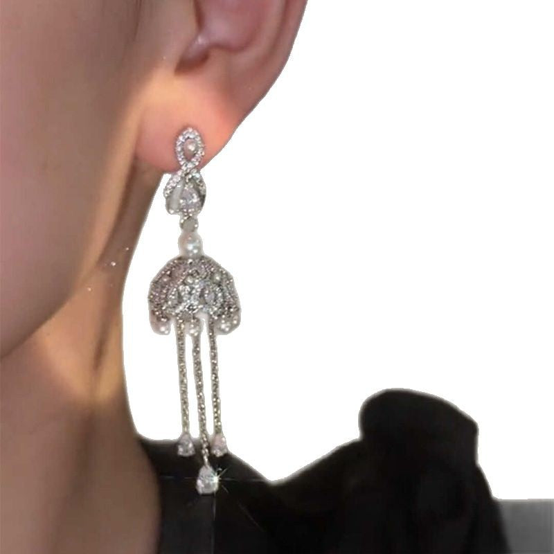 Elegantes pendientes de perlas con diseño de gota de agua, incrustaciones de circonitas y detalle de borla para mujer