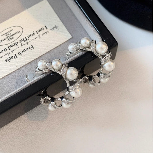 Orecchini a perno eleganti e minimalisti a forma di C con intarsio in zircone per donna