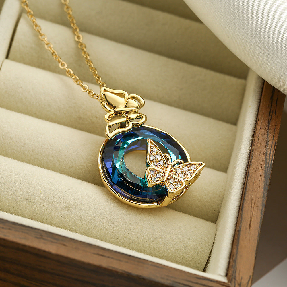 Collana con Pendente Geometrico a Farfalla da Donna in Rame dal Design Minimalista e alla Moda