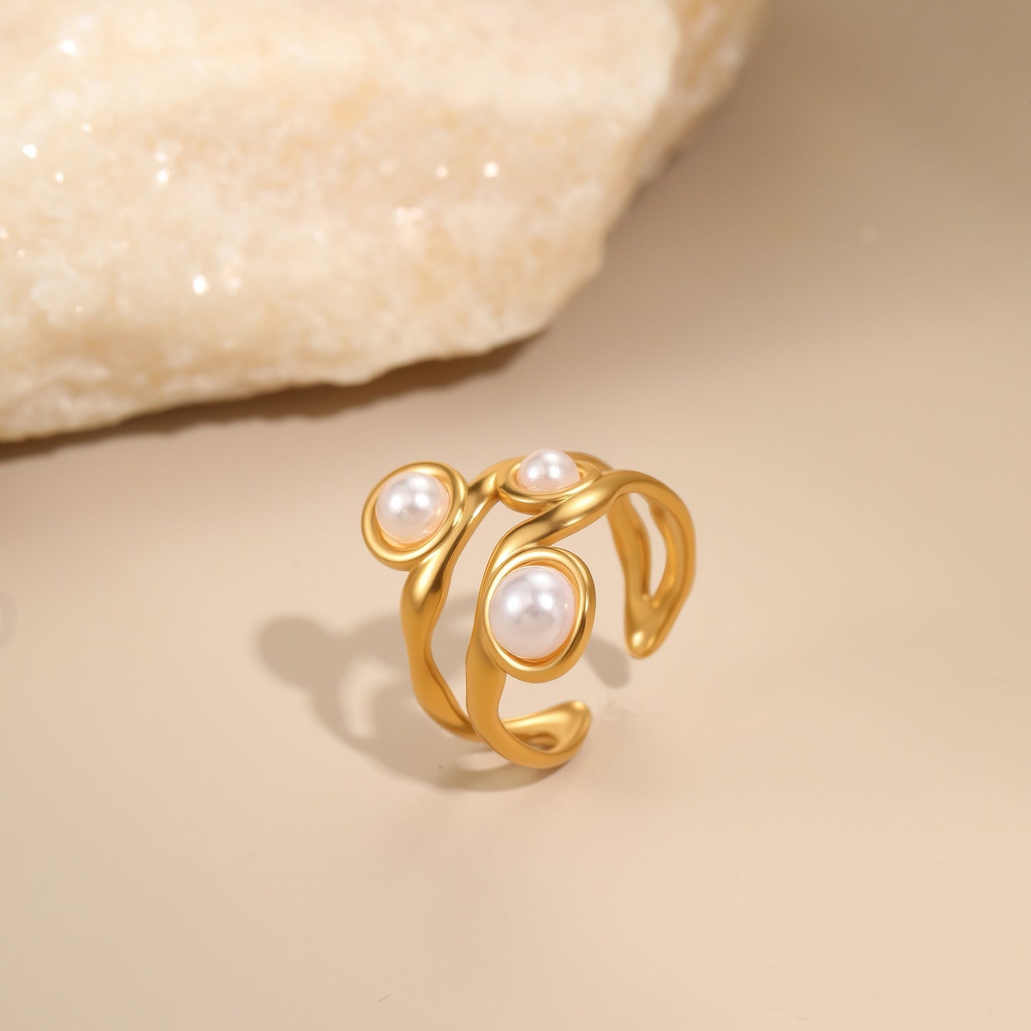 Anillo de acero inoxidable geométrico minimalista con acabado chapado, joyería de moda para mujer con banda abierta