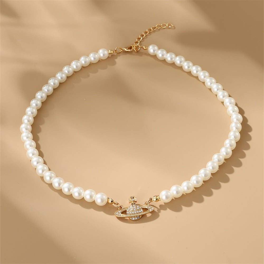 Collar minimalista de resina estilo perla para niñas con cadena de cuentas redondas y dije de aleación tono dorado