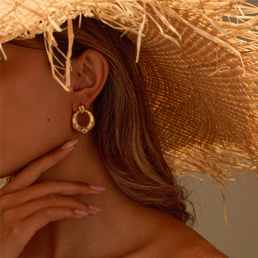 Pendientes de Acero Inoxidable en Forma de U con Diseño Geométrico de Estilo Vintage con Incrustaciones de Pedrería y Acabado Bañado para Mujer