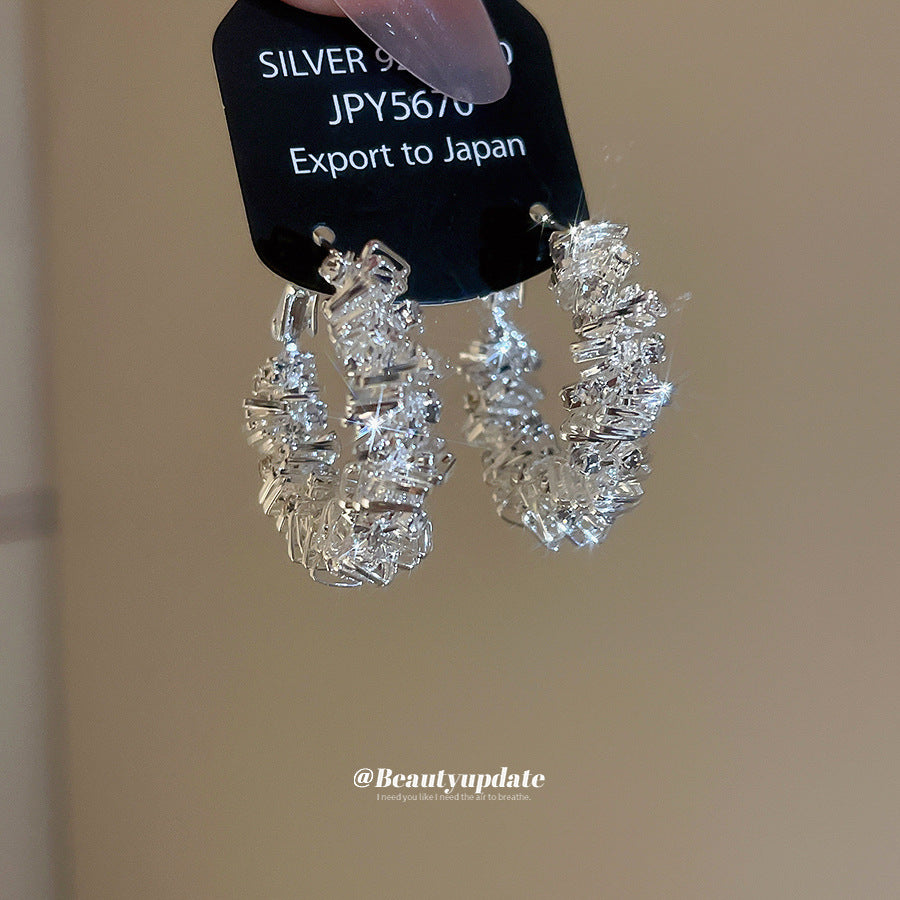 Pendientes redondos minimalistas de geometría irregular con pedrería para mujer con base de cobre y postes de acero inoxidable