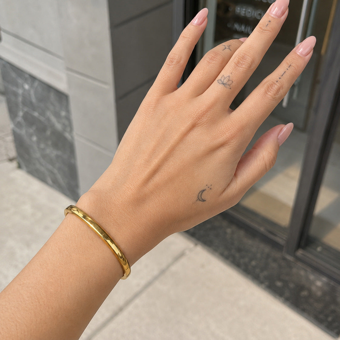 Minimalist PVD 18K Gold Plated Round Stainless Steel Spring Bangle Bracelet