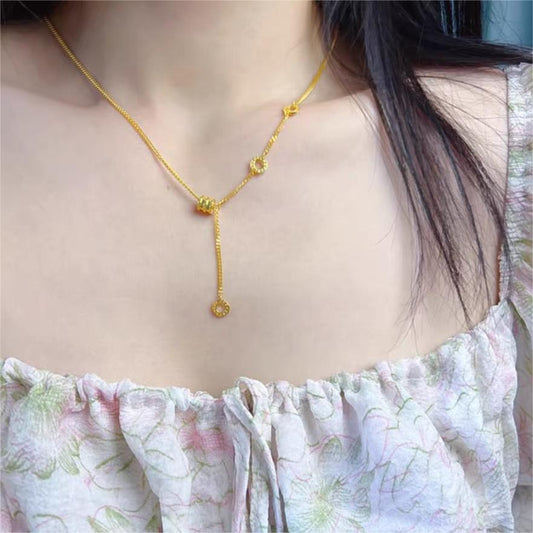 Collana con ciondolo a nappa in stile vintage con ciondolo a lettera in acciaio al titanio e finitura placcata per donna