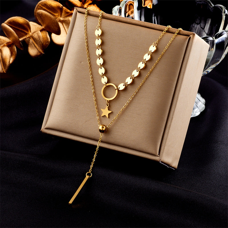 Collana a pendente a strati bicolore minimalista con nappa e ciondolo a stella in acciaio al titanio con finitura placcata