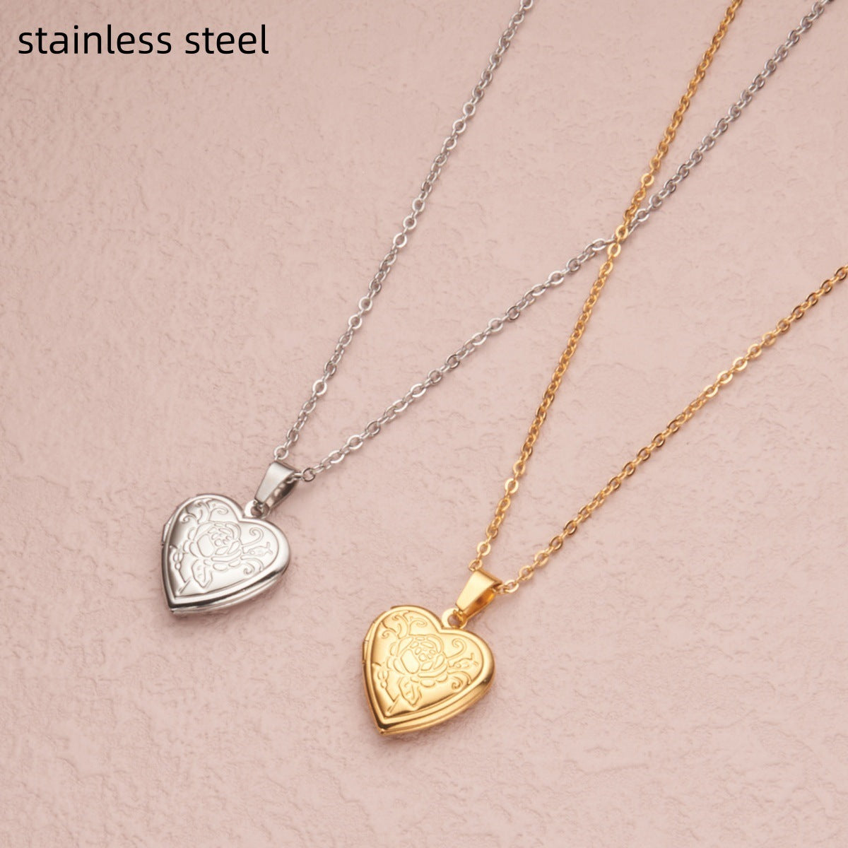 Collana con Pendente a Cuore Naturale e Fresco in Acciaio Inossidabile, con Design a Cornice Aperta a Rosa e Finitura Placcata in Oro o Argento