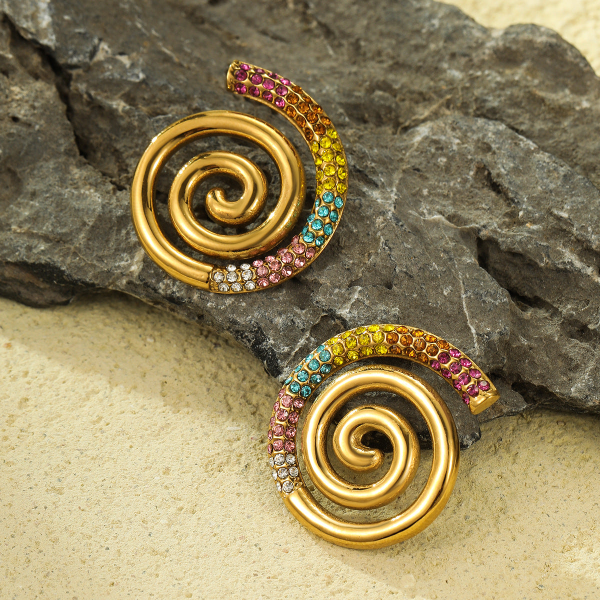 Orecchini Minimalisti a Spirale in Acciaio Inossidabile con Placcatura in Oro 18K e Intarsio di Zirconi