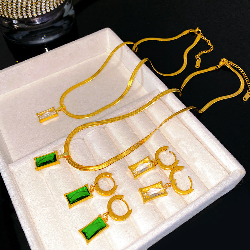 Sweet Gold Plated Geometric Titanium Steel Necklace with Emerald and Rhinestone Inlay for Unisex