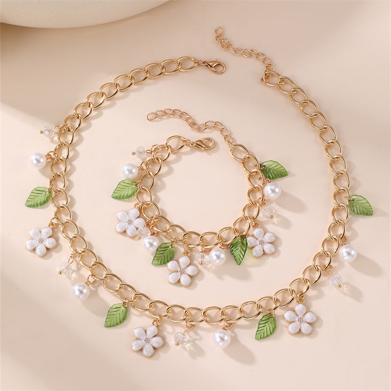 Minimalist Bow-Shaped Resin Necklace Set for Girls with Pearl Accents and Beaded Chain