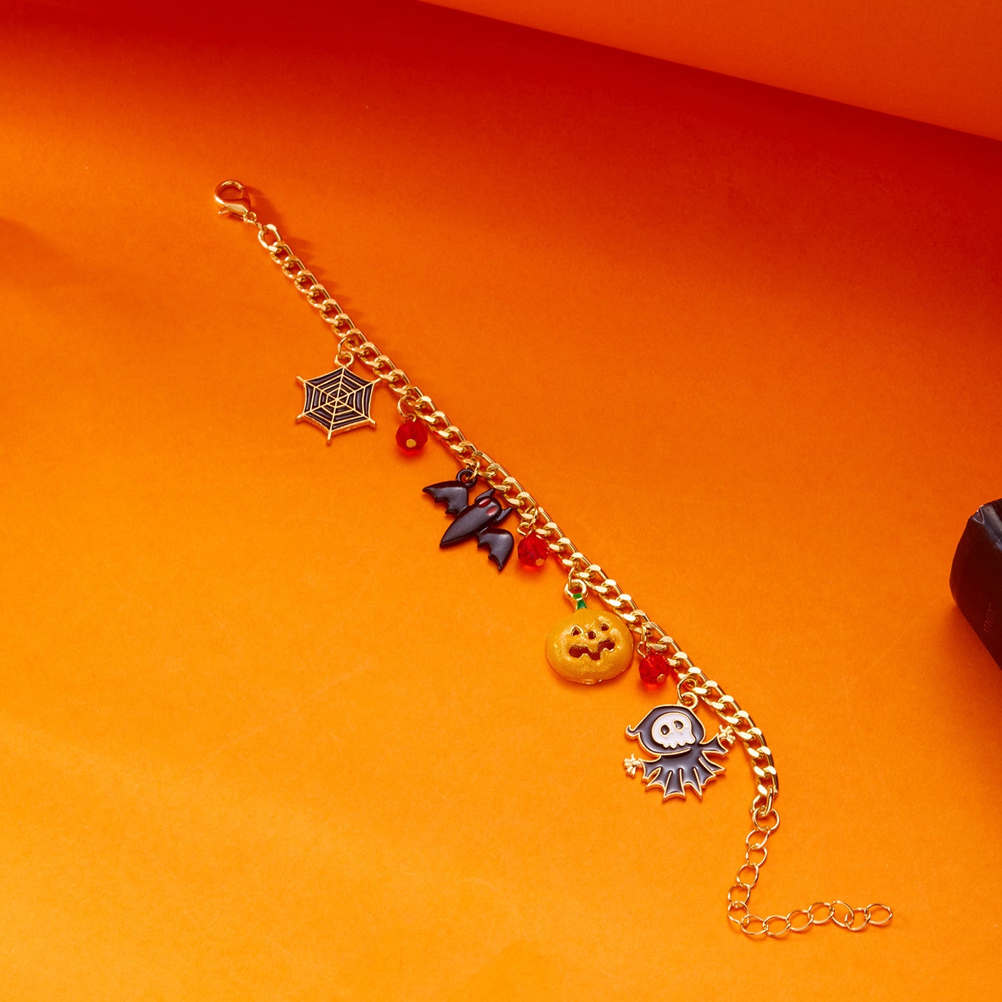 Set di braccialetti elastici in resina geometrici retrò da donna con ciondoli a teschio e design artistico vintage