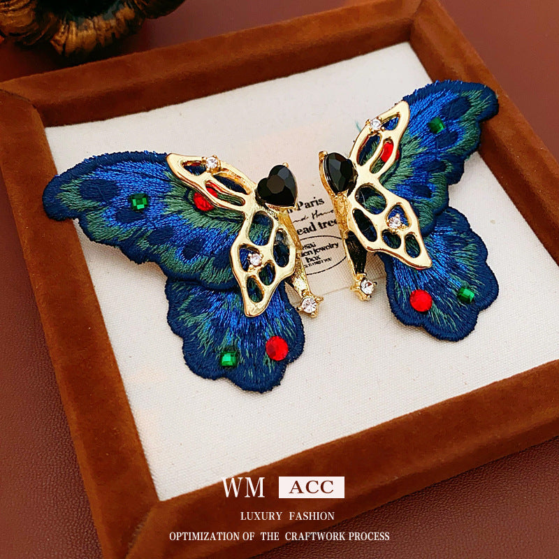 Orecchini da donna in tessuto ricamato a forma di cuore e farfalla in stile vintage con intarsio di strass