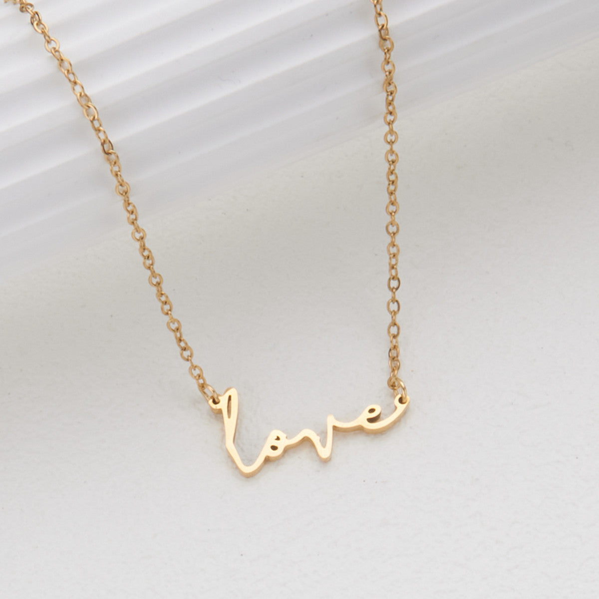 Collana con Ciondolo Lettera d'Amore Minimalista da Donna in Acciaio Inossidabile con Placcatura in Oro