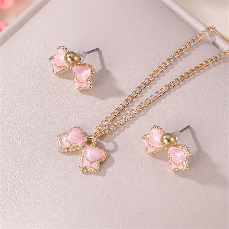 Collar con colgante de mariposa minimalista para niñas, cadena de aleación con acabado esmaltado y dije de resina