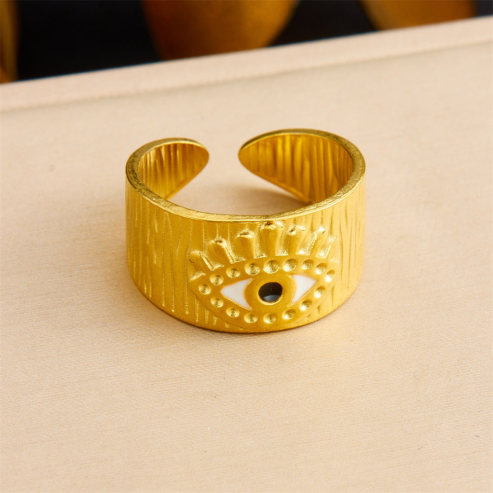 Anillo de acero inoxidable geométrico de estilo vintage con baño de oro de 18 quilates y detalle de corazón asimétrico para mujer