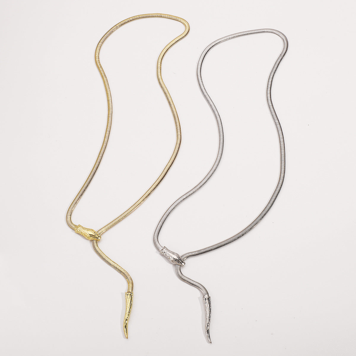 Collar de cadena de serpiente chapado en acero titanio geométrico minimalista para mujer con diseño de cierre ajustable