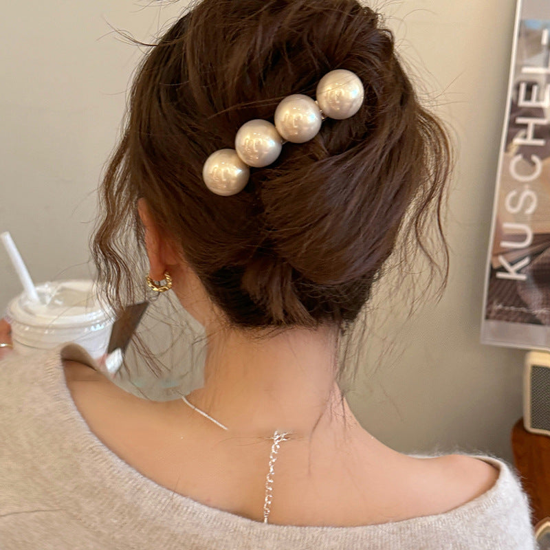 Pinza de pelo rectangular minimalista con perla y mecanismo de resorte para mujer