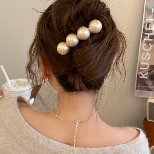 Pinza de pelo rectangular minimalista con perla y mecanismo de resorte para mujer